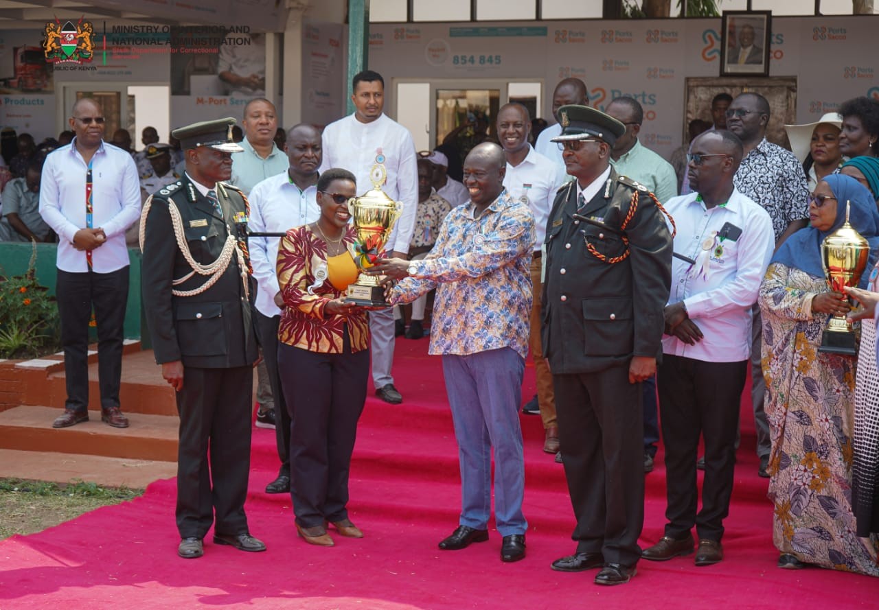 HE the Deputy President Rigathi Gachagua presents a trophy to Correctional Services Principal Secretary Ms. Salome M. Beacco during the ASK Mombasa International Show.  Accompanying her was the Commissioner General of Prisons Brg (Rtd) John Warioba (on her right) and the Coast Regional Prisons Commander Nicholas Mwandau, Deputy Commissioner of Prisons (on the DP’s Left). Photo: Patrick Ambani.